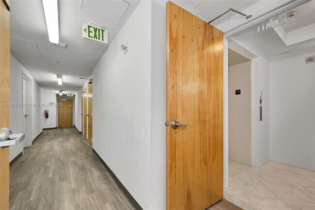 Building Photo - $4,400MONTHLY;19400 TURNBERRY WAY #932 AVE...
