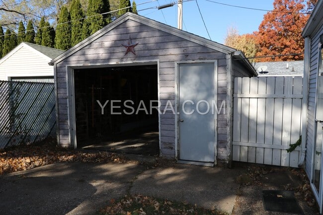 Building Photo - 2 Bedroom 1 Bath House