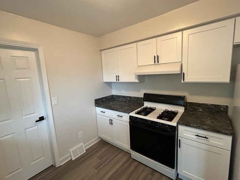 Kitchen - 12161 Inkster Rd