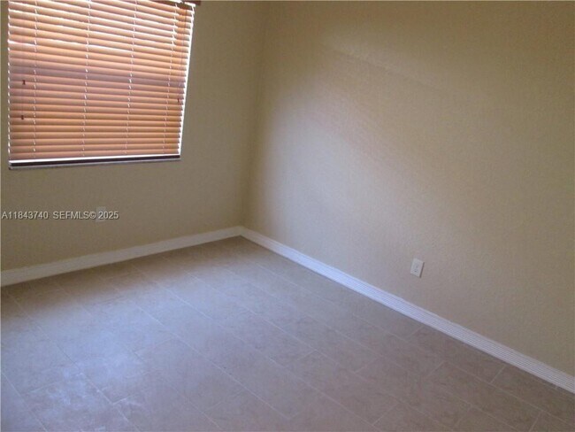 Building Photo - 901 NE 209th Terrace