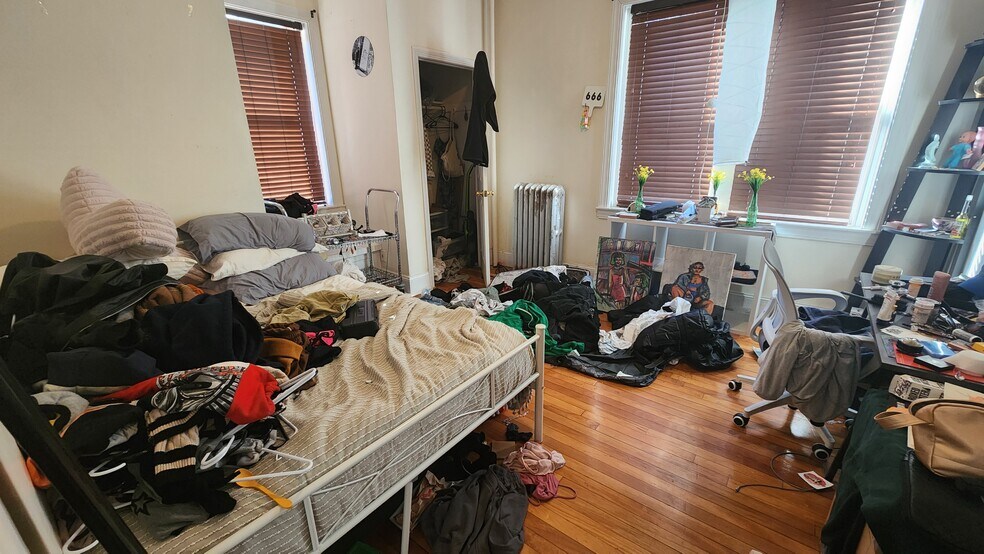 Building Photo - 19 Thatcher St