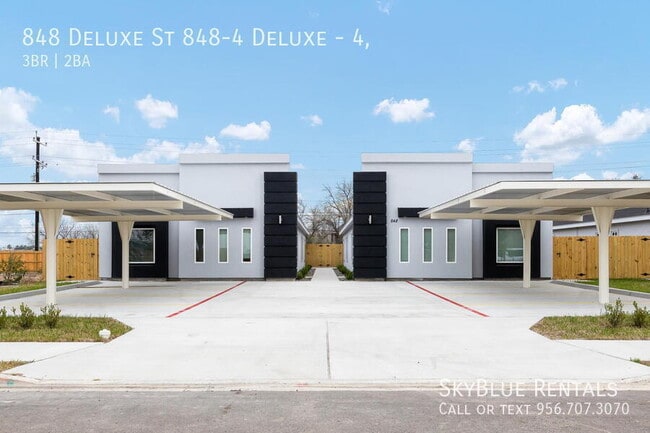 Building Photo - 848 Deluxe St