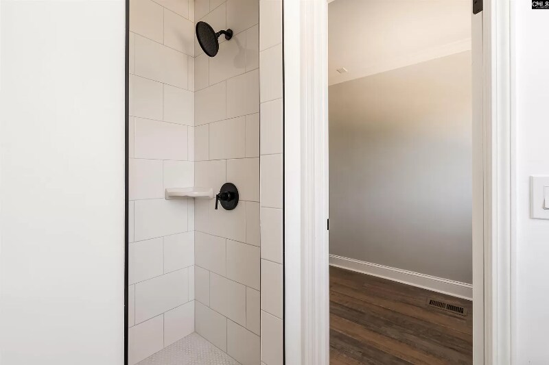 Building Photo - 9 Candlewood Ln