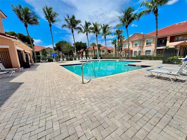 Building Photo - 704 Belmont Ln