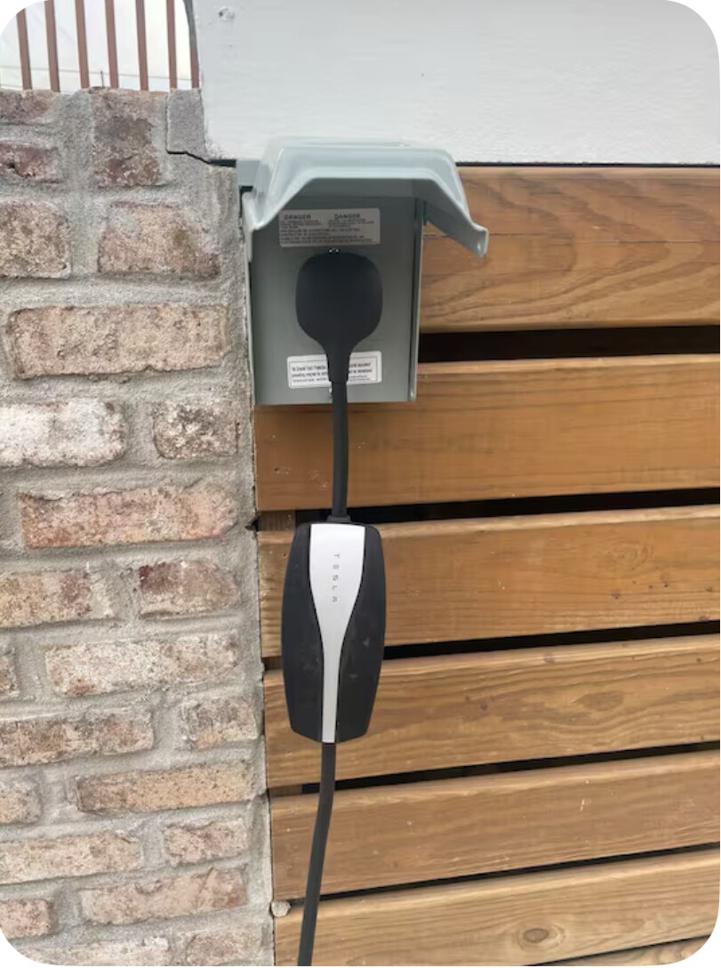 EV Charging - 2760 N Rocheblave St