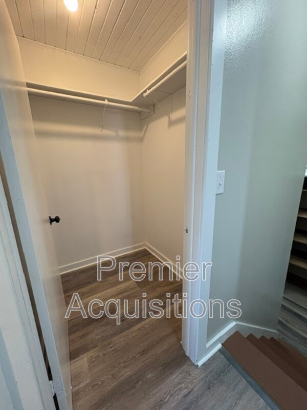 Building Photo - 610 Porter St