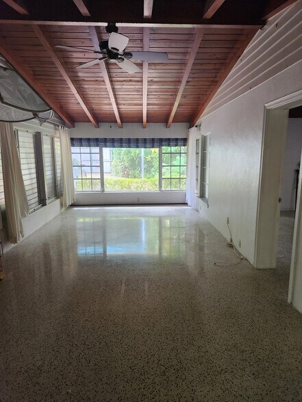 Living room - 3761 Crawford Ave