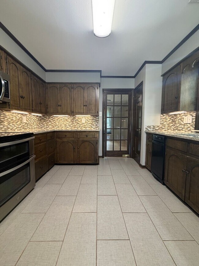 Building Photo - 1101 Silverwood Cove