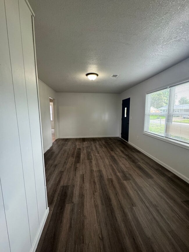 Building Photo - 3 Bed / 1 Bath in Trumann Available Now.