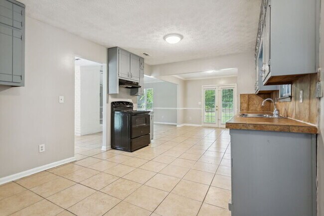 Building Photo - Exquisite Elegance at 2173 Martin Way: Unv...