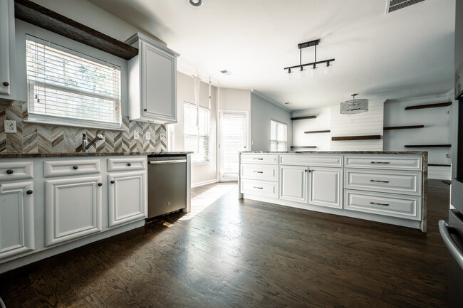 Building Photo - 7445 Absinth Dr