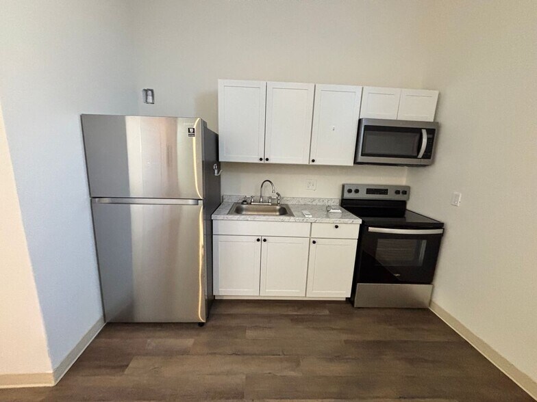 Building Photo - 641 Washington St