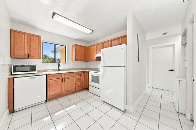 Building Photo - 20117 SW 88th Ct