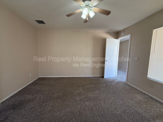 Building Photo - 3454 E Juanita Ave