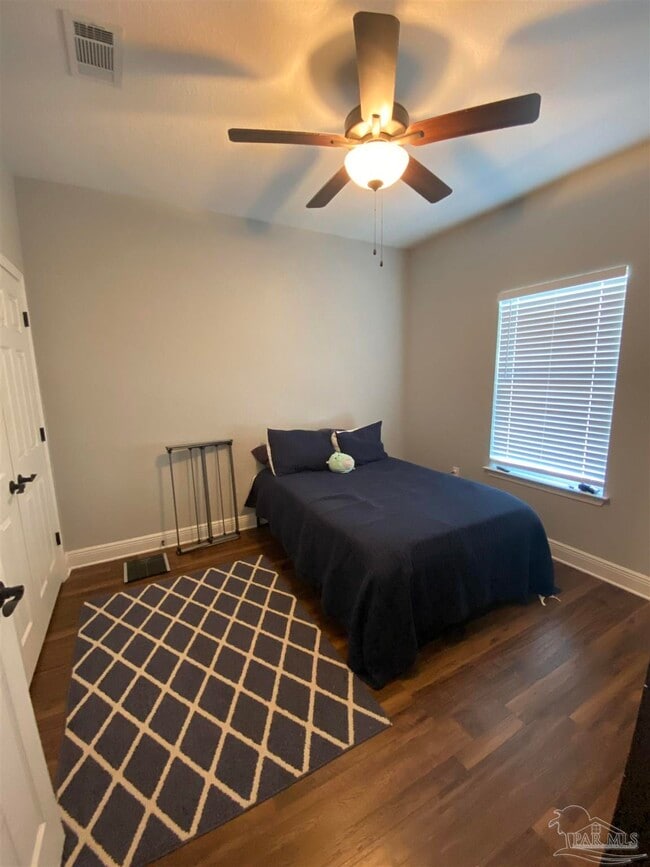 Building Photo - 607 W Belmont St