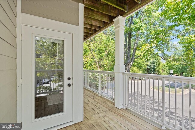 Building Photo - 1704 Lake Shore Crest Dr