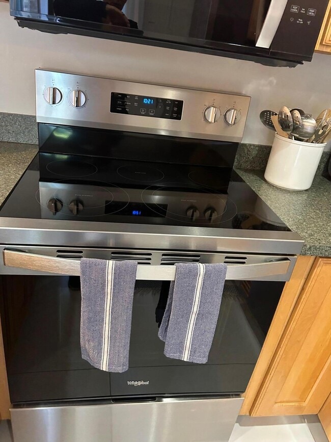 Building Photo - 1420 Ocean Way Dr