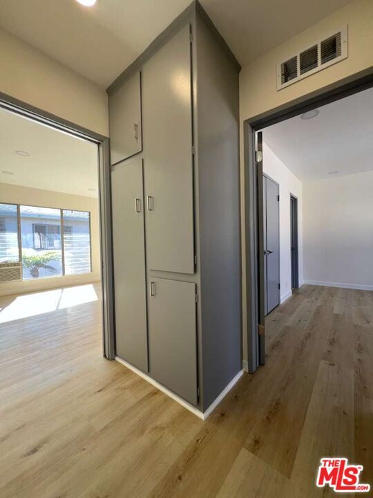 Building Photo - 432 S Sherbourne Dr