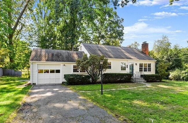 Building Photo - 8 Deerwood Ct