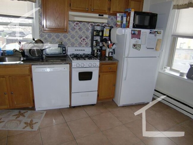 Building Photo - HOT Allston 1BR Listing!