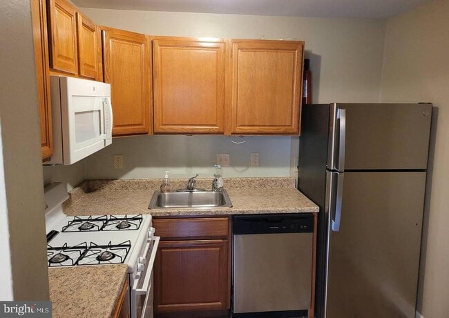 Building Photo - 1605 Meadowview Ln