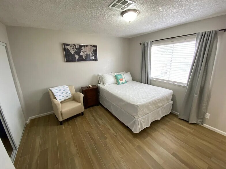 Bedroom 3 - 905 Center St