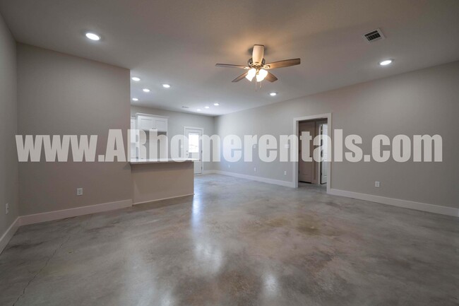 Building Photo - 9 John Ross Dr