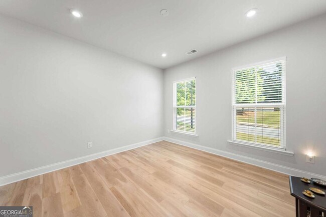 Building Photo - 96 Fairway Dr