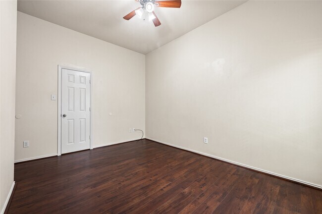 Building Photo - 2822 Lakecrest Forest Dr