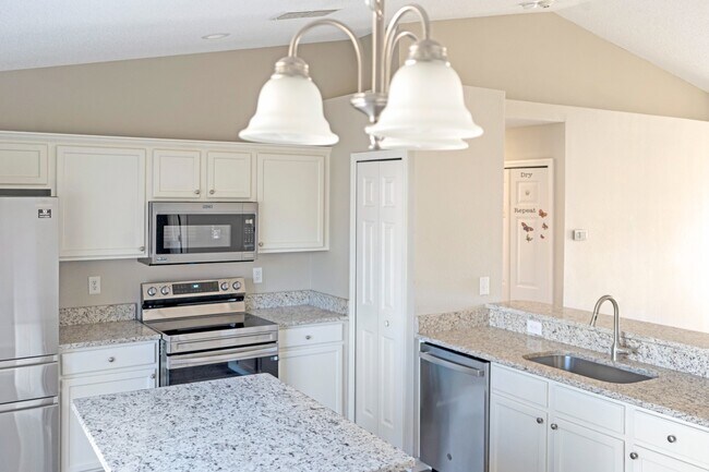 Building Photo - 1117 Peregrine St