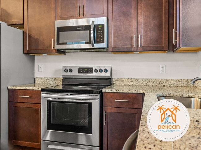 Building Photo - Charming Home in Desirable Pensacola Location