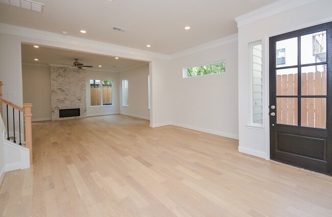 Building Photo - 1847 Sul Ross St