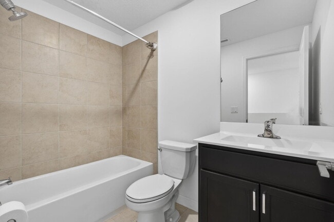 Building Photo - 4408 Hemlock Dr