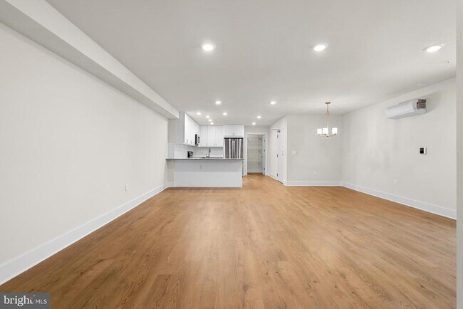 Building Photo - 30 W Broad St