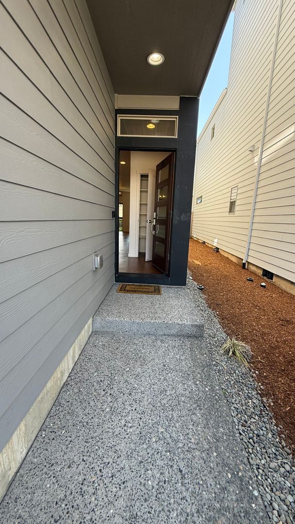 Building Photo - Video! Beautiful new large four bedroom ho...