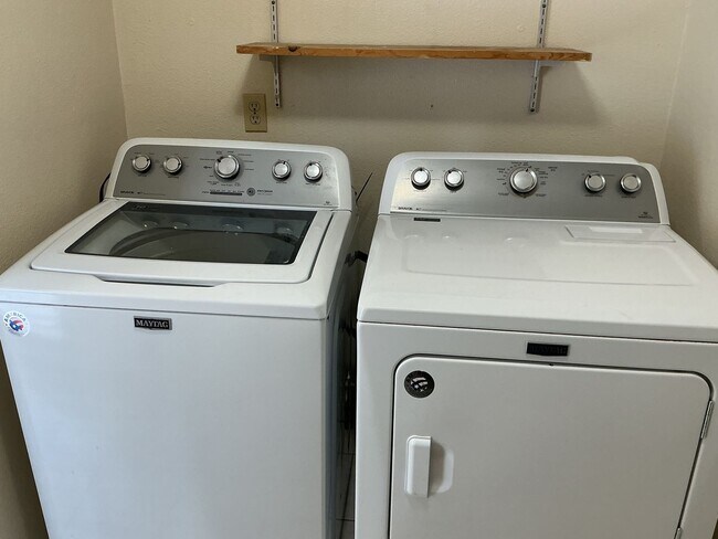 Building Photo - 411 E Park St