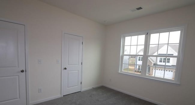Building Photo - Huge 5-bedroom, 4-bathroom, in Poplin Grov...