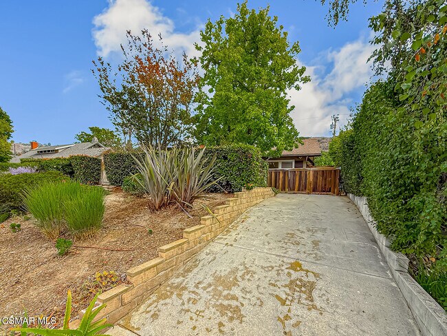 Building Photo - 1888 El Monte Dr
