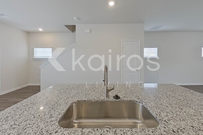 Building Photo - 2215 Banyon Cir