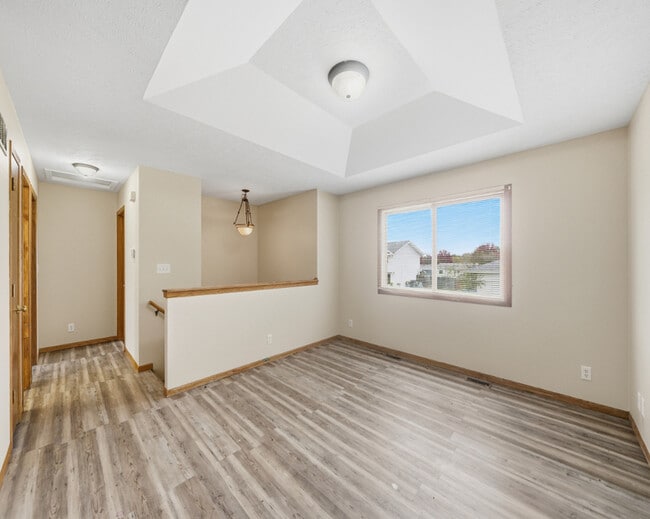 Building Photo - 1907 W Apricot Ln