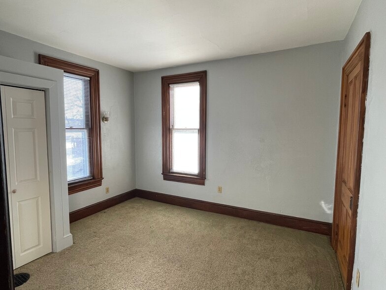 Building Photo - 156 S Broad St