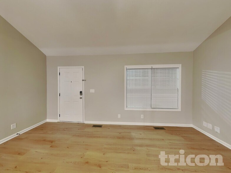 Building Photo - 252 Senator Dr