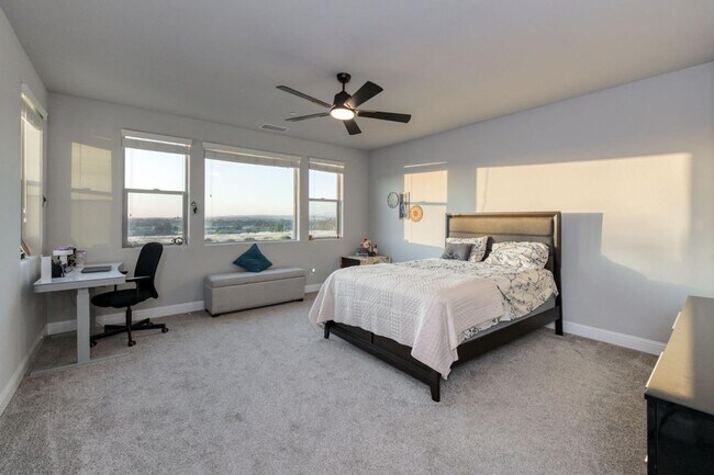 Building Photo - Copper River Canvas on the Bluffs! 4B/3BA ...