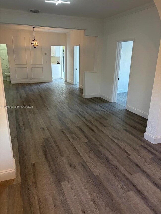 Building Photo - 248 SW 18th Ct