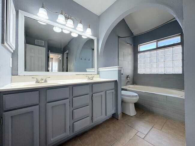 Building Photo - West El Paso 4 Bed/2Bath