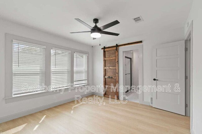 Building Photo - 2105 Tremont Ave