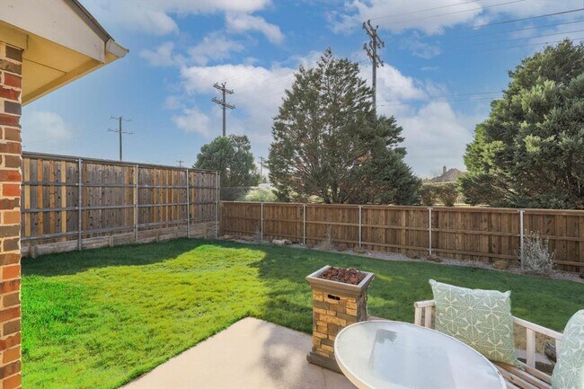 Building Photo - 1369 Tree Top Dr
