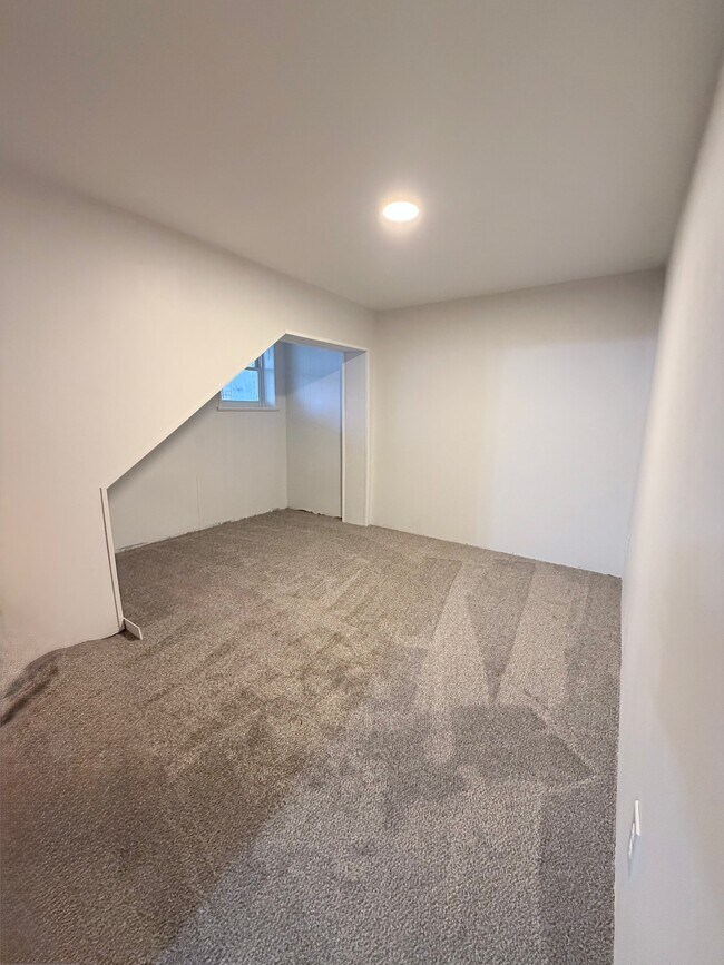 Building Photo - 410 5th St