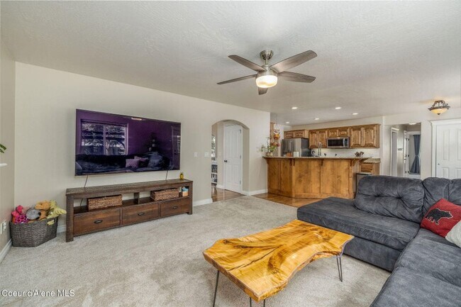 Building Photo - Beautiful home in Broadmore Estates