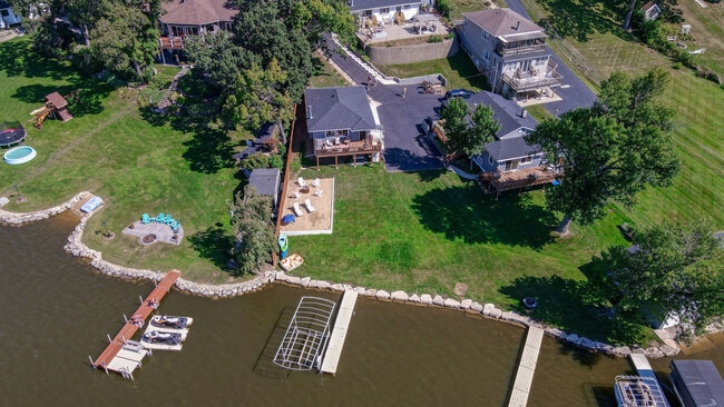 Building Photo - 525 Circle Dr